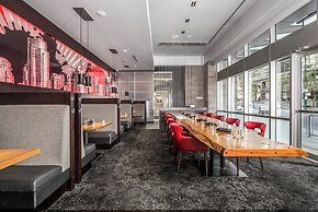 Coast Coal Harbour Vancouver Hotel by APA