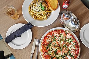 Holiday Inn Hotel & Suites Surrey East Cloverdale by IHG