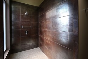 Tulyp, Tapestry Collection by Hilton