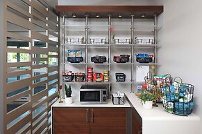 Tulyp, Tapestry Collection by Hilton