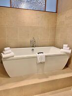 Tulyp, Tapestry Collection by Hilton