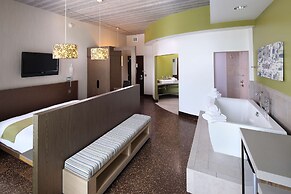 Tulyp, Tapestry Collection by Hilton