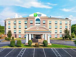 Holiday Inn Express & Suites Newport S, an IHG Hotel