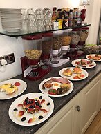 St John's Lodge (incl off-site health club)