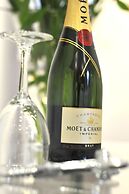 St John's Lodge (incl off-site health club)