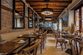 Ananda Hotel Boutique