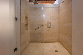 Ananda Hotel Boutique