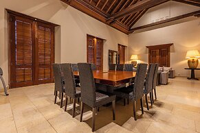 Ananda Hotel Boutique