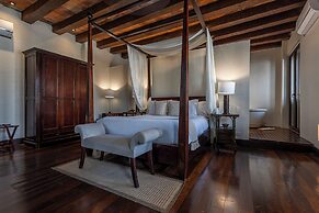 Ananda Hotel Boutique