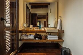 Ananda Hotel Boutique