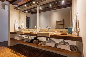 Ananda Hotel Boutique