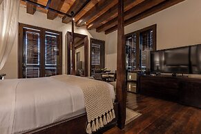 Ananda Hotel Boutique