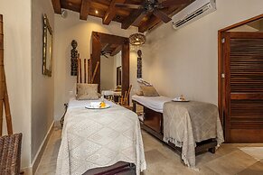 Ananda Hotel Boutique