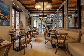 Ananda Hotel Boutique