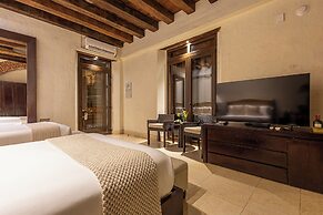 Ananda Hotel Boutique