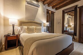 Ananda Hotel Boutique