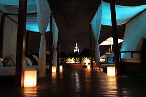 Ananda Hotel Boutique