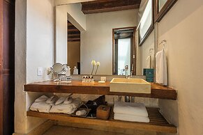 Ananda Hotel Boutique