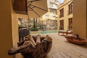 Ananda Hotel Boutique