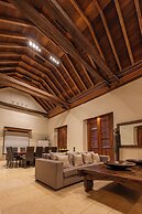 Ananda Hotel Boutique