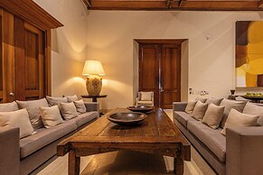 Ananda Hotel Boutique