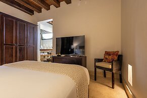 Ananda Hotel Boutique