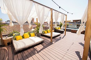 Ananda Hotel Boutique