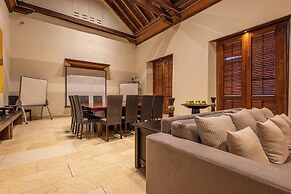 Ananda Hotel Boutique