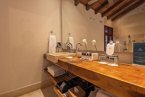 Ananda Hotel Boutique