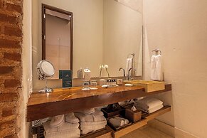 Ananda Hotel Boutique