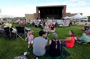 Holiday Inn and Suites Grand Junction by IHG