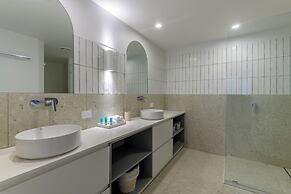 Mandalay Luxury Beachfront Apartments