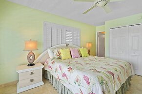 Aqua Bay Club Condos