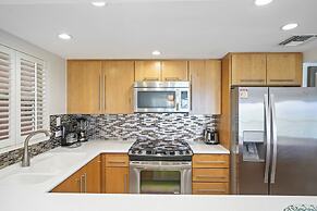 Aqua Bay Club Condos