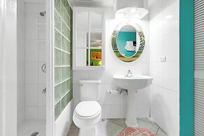 Aqua Bay Club Condos