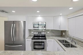 Aqua Bay Club Condos