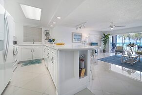 Aqua Bay Club Condos