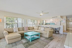 Aqua Bay Club Condos