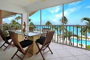 Aqua Bay Club Condos