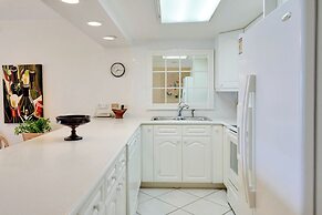 Aqua Bay Club Condos