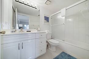 Aqua Bay Club Condos