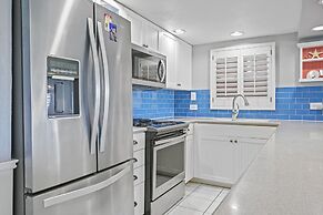 Aqua Bay Club Condos