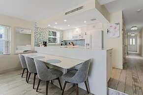 Aqua Bay Club Condos