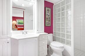 Aqua Bay Club Condos