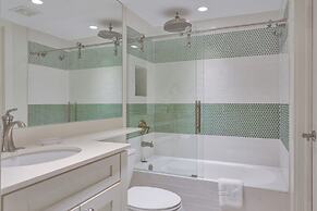 Aqua Bay Club Condos