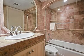 Aqua Bay Club Condos