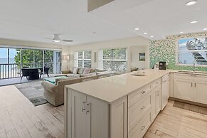 Aqua Bay Club Condos