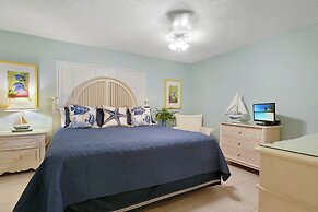 Aqua Bay Club Condos