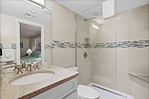 Aqua Bay Club Condos