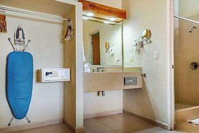 Comfort Inn Puerto Vallarta Golfside & Marina